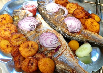 Poisson braisé au bananes plantains