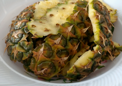 Peaux d'ananas -- jus d'Hibiscus