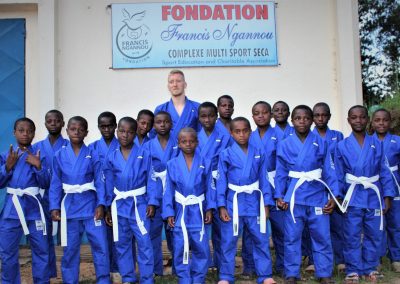 Francis-Ngannou-Foundation tenues
